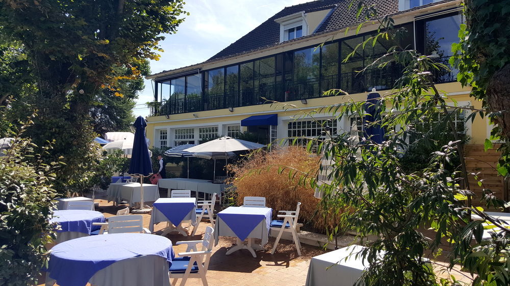 Logis - Hotel & Restaurant Le Gonfalon Germigny-l'Eveque 外观 照片